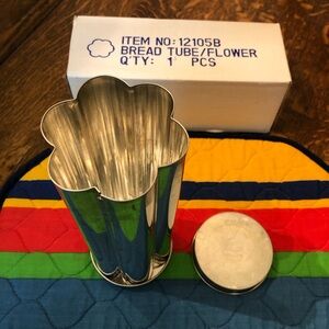 Pampered Chef Bread Tube - Flower 🌸 🌺🌼